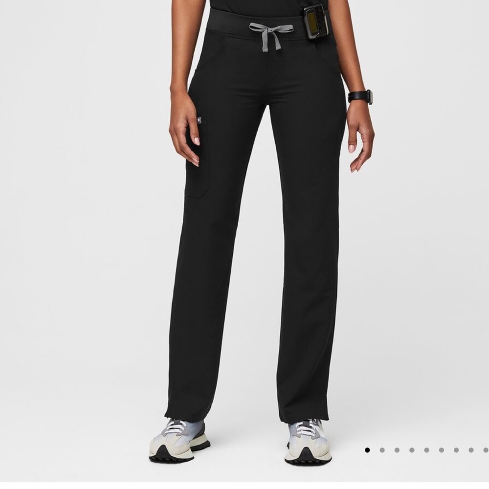 Women's Black Kade™ - Petite Cargo Scrub Pants - L - Petite / Black